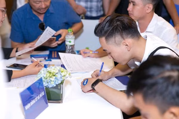 Sau khi tìm hiểu, các ứng viên đã có quyết định cho ước mơ “chinh phục bầu trời” của mình.