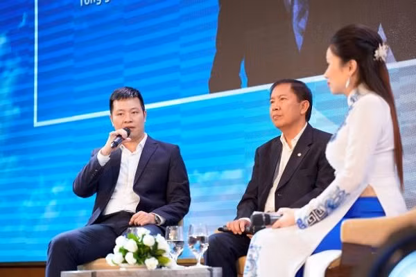 Ông Hoàng Nhật Trường – Giám đốc Khai thác bay và huấn luyện Vinpearl Air chia sẻ tại sự kiện.