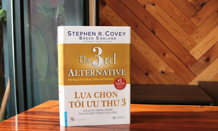Cuốn sách "Lựa chọn tối ưu thứ 3", Stephen R. Covey.
