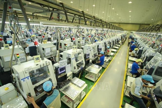 Dây chuyền sản xuất linh kiện điện tử tại Công ty Trách nhiệm hữu hạn Bokwang Vina (Khu công nghiệp Điềm Thụy, tỉnh Thái Nguyên). Ảnh: Hoàng Hùng/TTXVN Dây chuyền sản xuất linh kiện điện tử tại Công ty Trách nhiệm hữu hạn Bokwang Vina (Khu công nghiệp Điềm Thụy, tỉnh Thái Nguyên). Ảnh: Hoàng Hùng/TTXVN