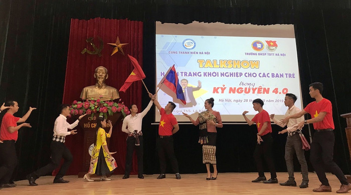 Tiết mục văn nghệ của đoàn viên thanh niên, sinh viên Trường đại học Sư phạm thể dục thể thao Hà Nội. Ảnh: MT. Tiết mục văn nghệ của đoàn viên thanh niên, sinh viên Trường đại học Sư phạm thể dục thể thao Hà Nội. Ảnh: MT.