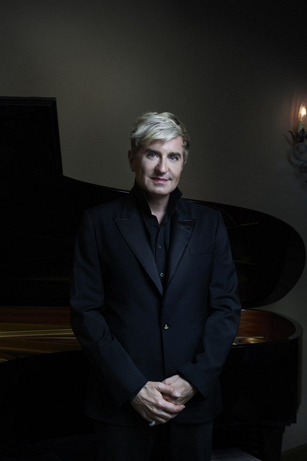 Jean-Yves Thibaudet, người được mệnh danh là một tượng đài sống của âm nhạc cổ điển hiện nay. Jean-Yves Thibaudet, người được mệnh danh là một tượng đài sống của âm nhạc cổ điển hiện nay.