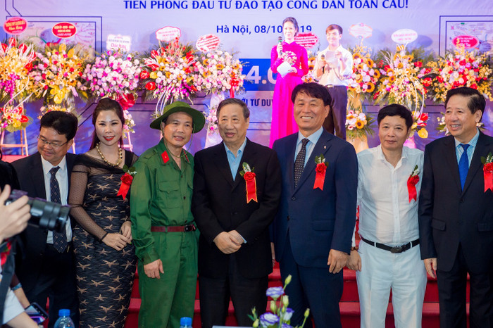 Các vị đại biểu tham gia buổi lễ khai giảng năm học 2019-2020 của Trường đại học Nguyễn Trãi. Các vị đại biểu tham gia buổi lễ khai giảng năm học 2019-2020 của Trường đại học Nguyễn Trãi.