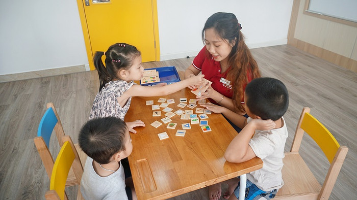 Trẻ có thể vừa học Toán vừa phát triển tư duy với các hoạt động trải nghiệm đa dạng.