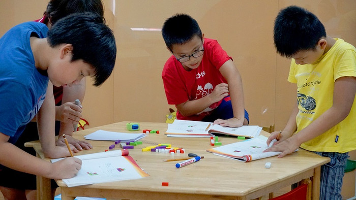 Trẻ phát triển khả năng tự giải quyết vấn đề và năng lực tư duy thông qua môn Toán.