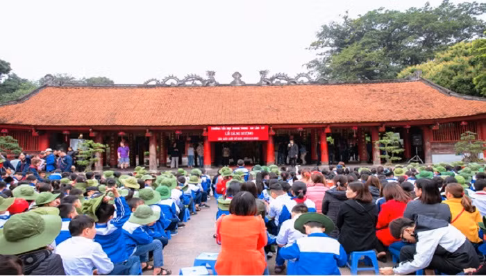 Học sinh và thầy cô Trường tiểu học Quang Trung (Hải Phòng) về Hà Nội báo công dâng Bác trong Đại hội cháu ngoan Bác Hồ năm học 2018 - 2019 (Ảnh: TB).