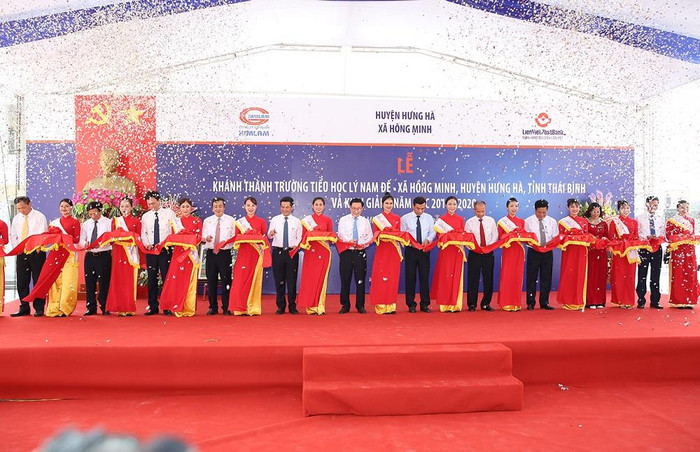 Phó Thủ tướng cắt băng khánh thành cơ sở mới của Trường tiểu học Lý Nam Đế. Ảnh: VGP/Thành Chung Phó Thủ tướng cắt băng khánh thành cơ sở mới của Trường tiểu học Lý Nam Đế. Ảnh: VGP/Thành Chung