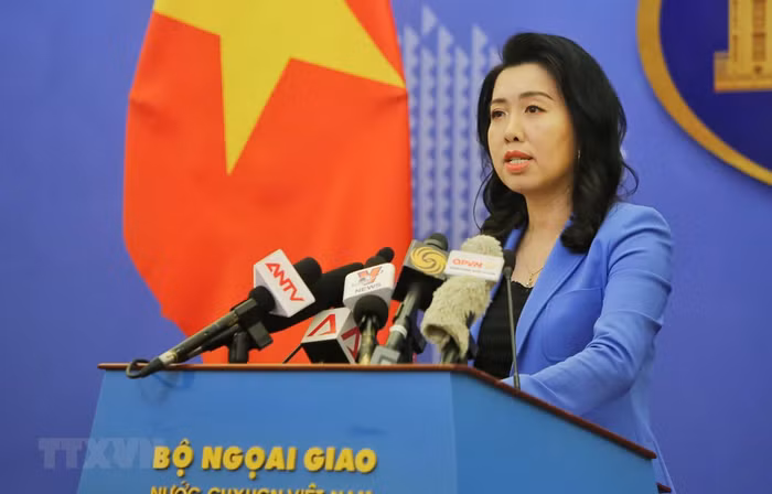 Người phát ngôn Bộ Ngoại giao Lê Thị Thu Hằng trả lời câu hỏi của phóng viên về một số vấn đề dư luận quan tâm. Ảnh: TTXVN