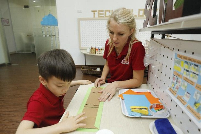 Tại STEAMe GARTEN, 100% đội ngũ giáo viên Tiếng Anh là người nước ngoài đã được đào tạo bài bản về Phonics. Tại STEAMe GARTEN, 100% đội ngũ giáo viên Tiếng Anh là người nước ngoài đã được đào tạo bài bản về Phonics.