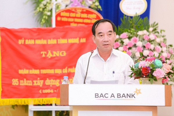 Ông Hoàng Viết Đường, Phó Chủ tịch Hội đồng nhân dân tỉnh Nghệ An phát biểu chúc mừng BAC A BANK. Ông Hoàng Viết Đường, Phó Chủ tịch Hội đồng nhân dân tỉnh Nghệ An phát biểu chúc mừng BAC A BANK.