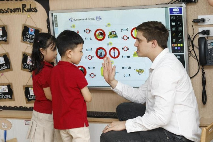 Phonics được đánh giá cao bởi các chuyên gia nhờ sự hiệu quả vượt trội so với phương pháp dạy học truyền thống. Phonics được đánh giá cao bởi các chuyên gia nhờ sự hiệu quả vượt trội so với phương pháp dạy học truyền thống.
