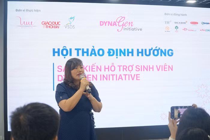 Bà Vũ Thu Hằng – Giám đốc Truyền thông, Ngân hàng Thương mại cổ phần Bắc Á phát biểu tại Hội thảo Định hướng.