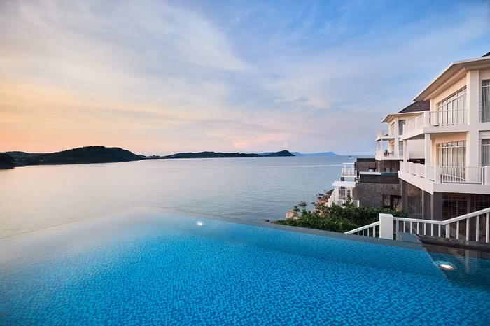 Hệ thống bể bơi tuyệt đẹp tại Premier Village Phu Quoc.