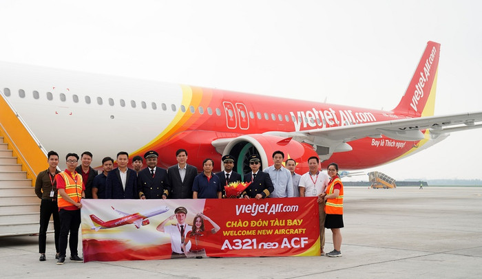 Tàu bay A321neo ACF 240 của Vietjet. Tàu bay A321neo ACF 240 của Vietjet.