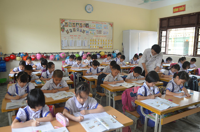 Tuổi nghỉ hưu của giáo viên nữ sẽ là 60, nam là 62 không có ngoại lệ Tuổi nghỉ hưu của giáo viên nữ sẽ là 60, nam là 62 không có ngoại lệ
