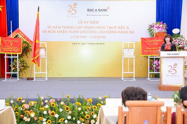 Bà Nguyễn Thị Thu Thu, Giám đốc Ngân hàng Nhà nước Chi nhánh tỉnh Nghệ An phát biểu tại buổi lễ. Bà Nguyễn Thị Thu Thu, Giám đốc Ngân hàng Nhà nước Chi nhánh tỉnh Nghệ An phát biểu tại buổi lễ.