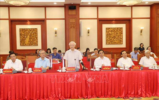 Tổng Bí thư, Chủ tịch nước Nguyễn Phú Trọng, Trưởng Tiểu ban Văn kiện Đại hội XIII của Đảng phát biểu khai mạc Hội nghị.