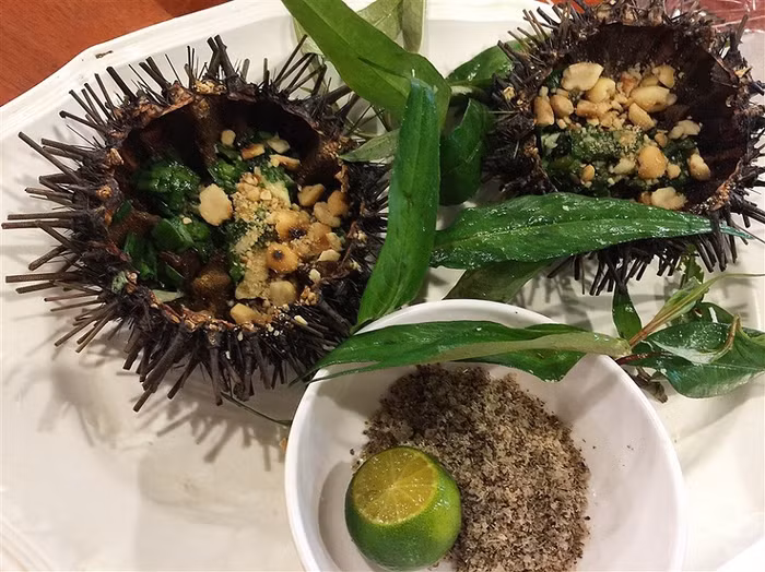 Món nhum biển nướng.