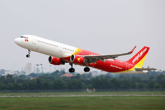 Do ảnh hưởng của bão Tapah, hãng hàng không Vietjet ngừng khai thác một số chuyến bay ngày 22/9.