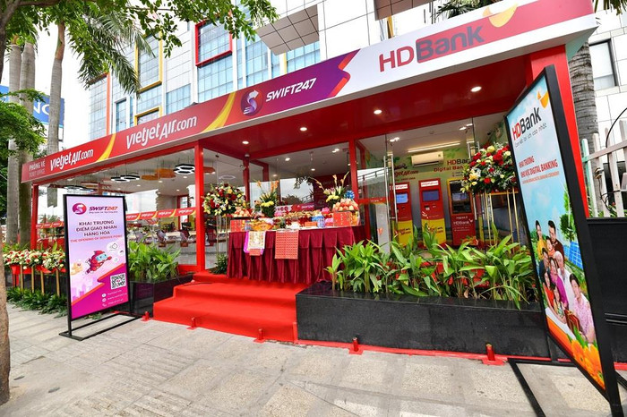 Phòng vé hiện đại của Vietjet cung cấp rất nhiều dịch vụ cho khách hàng. Phòng vé hiện đại của Vietjet cung cấp rất nhiều dịch vụ cho khách hàng.