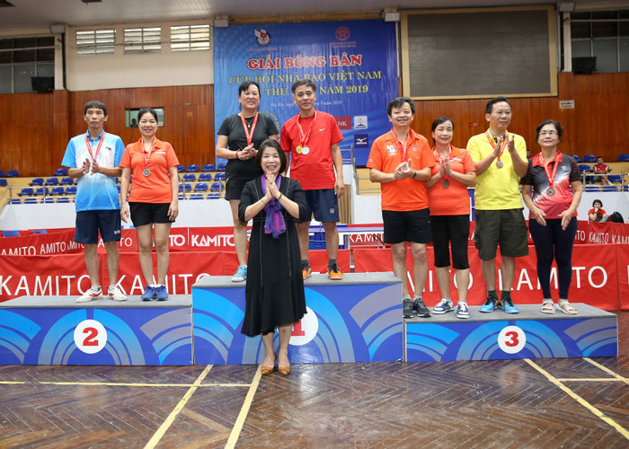 Tại nội dung Đôi nam nữ trên 45 tuổi, Giải Nhất đã thuộc về vận động viên Nguyễn Sơn Nam + vận động viên Nguyễn Thị Mai (Liên Chi hội Nhà báo Đài Phát thanh - Truyền hình Hà Nội).