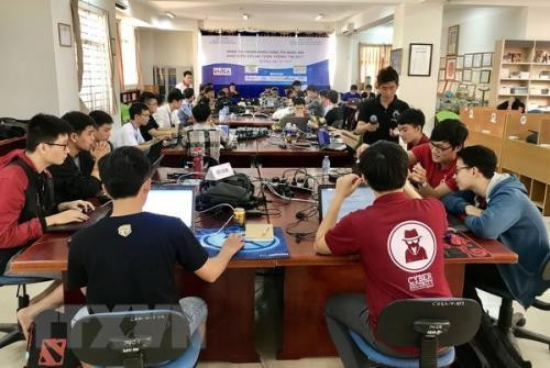 Gắn kết giữa nhà trường và doanh nghiệp trong đào tạo để đôi bên cùng có lợi. Ảnh minh họa: TTXVN Gắn kết giữa nhà trường và doanh nghiệp trong đào tạo để đôi bên cùng có lợi. Ảnh minh họa: TTXVN