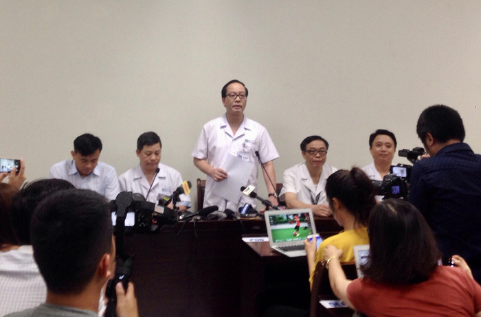 Bệnh viện Nhi Trung ương họp báo thông tin về tình trạng sức khỏe cháu bé 3 tuổi ở Bắc Ninh bị bỏ quên trên xe từ 6h30 đến 15h30. Ảnh: Công Tiến. Bệnh viện Nhi Trung ương họp báo thông tin về tình trạng sức khỏe cháu bé 3 tuổi ở Bắc Ninh bị bỏ quên trên xe từ 6h30 đến 15h30. Ảnh: Công Tiến.