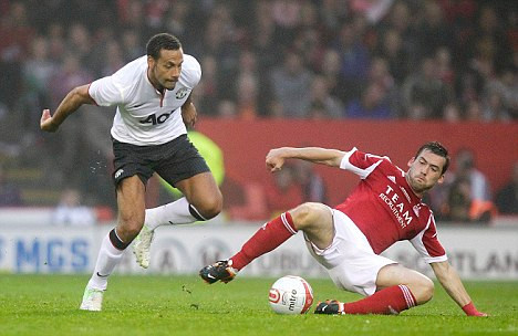 Ferdinand dính chấn thương háng nghiêm trọng Ferdinand dính chấn thương háng nghiêm trọng