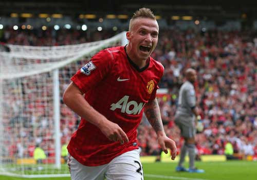 Hậu vệ trẻ Buttner có tiềm năng lớn để thay thế hoàn hảo Evra trong tương lai. Hậu vệ trẻ Buttner có tiềm năng lớn để thay thế hoàn hảo Evra trong tương lai.