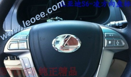 Và được gắn trên vô lăng bên trong xe. BYD S6 to Lexus RX350