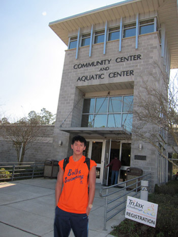 Quý Phước tại trung tâm thể thao dưới nước ở Trường Bolles. Quý Phước tại trung tâm thể thao dưới nước ở Trường Bolles.