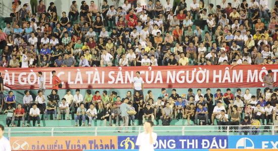 Sự có mặt của Ngọc Sơn, Pha Lê cùng dàn chân dài quyến rũ đã lôi kéo khán giả đến sân Thống Nhất xem Sài Gòn FC thi đấu. Sự có mặt của Ngọc Sơn, Pha Lê cùng dàn chân dài quyến rũ đã lôi kéo khán giả đến sân Thống Nhất xem Sài Gòn FC thi đấu.