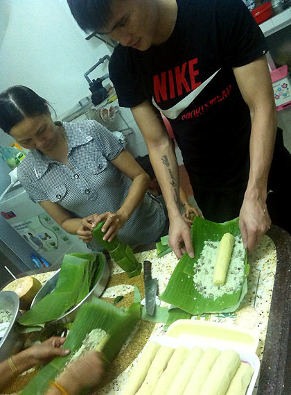 Đến công đoạn này, Công Vinh đã có thể phụ gói. Đến công đoạn này, Công Vinh đã có thể phụ gói.