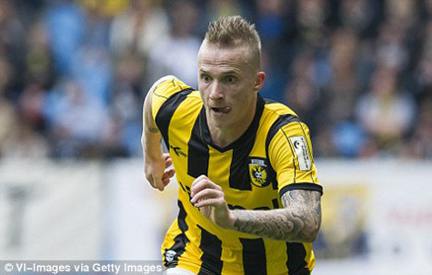M.U đón tân binh Alexander Buttner. M.U đón tân binh Alexander Buttner.