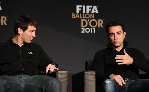 Messi và Xavi trả lời phỏng vấn báo chí. Messi và Xavi trả lời phỏng vấn báo chí.