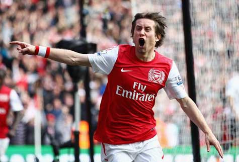 Rosicky khởi đầu cho màn tung hoành trong hiệp 2 của Arsenal Rosicky khởi đầu cho màn tung hoành trong hiệp 2 của Arsenal