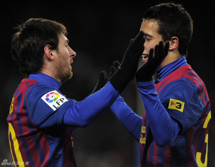 Lionel Messi lột xác thành “x-men” với râu quai nón. Lionel Messi lột xác thành “x-men” với râu quai nón.