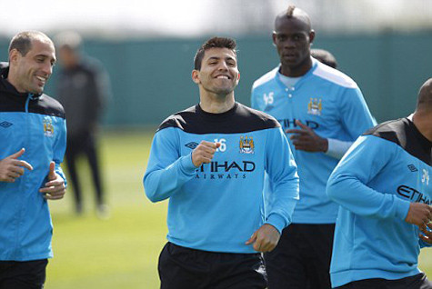 Man City sẽ chịu sức ép rất lớn từ United. Man City sẽ chịu sức ép rất lớn từ United.