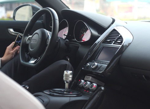 Audi R8 biển tứ quý chinh phục đường phố Hà Nội ảnh 7 Nội thất R8 thiết kế theo nguyên tắc tất cả tập trung cho người lái