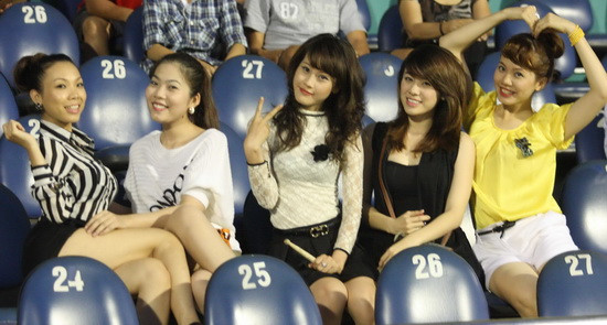 Dàn hoạt náo viên quyến rũ của Sài Gòn FC. Dàn hoạt náo viên quyến rũ của Sài Gòn FC.