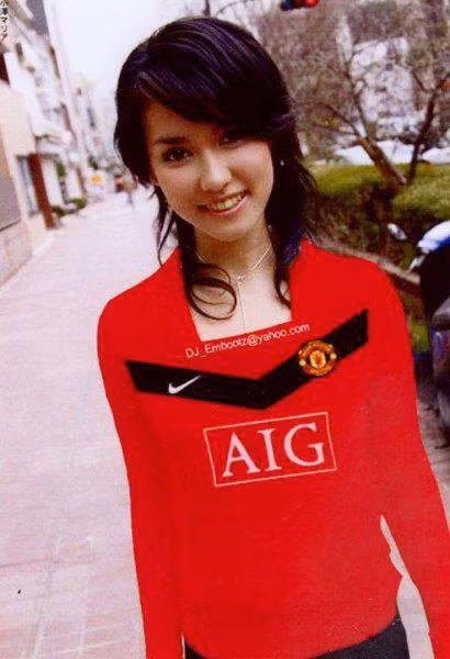 Một ngôi sao nổi tiếng ai-cũng-biết-là-ai-đấy hâm mộ M.U (ảnh ghép).