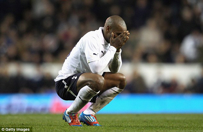 Jermain Defoe không hiểu chuyện gì xảy ra.