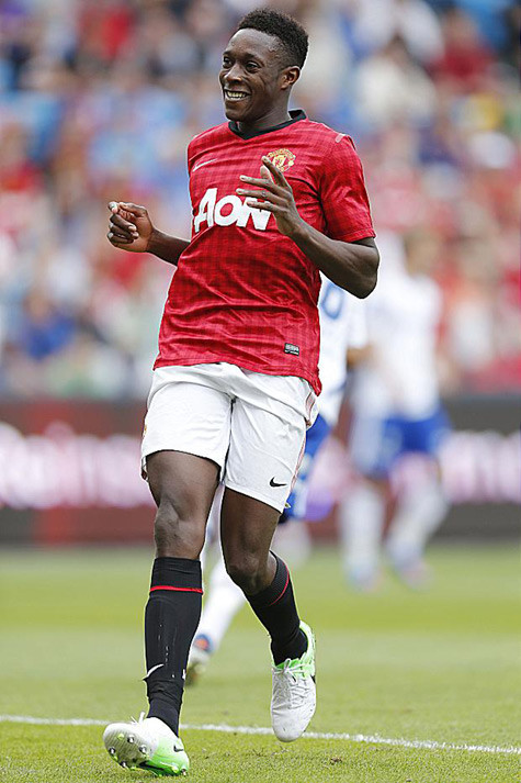 Welbeck ký hợp đồng mới có thời hạn tới 2016. Welbeck ký hợp đồng mới có thời hạn tới 2016.