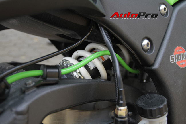 Cảm nhận độ 'chất' của 'ngựa sắt khủng' Kawasaki ZX-10R ảnh 20