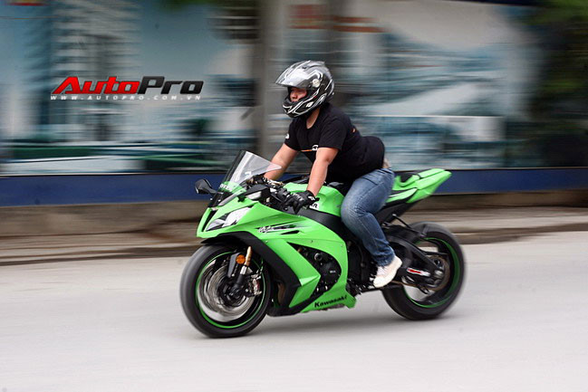 Cảm nhận độ 'chất' của 'ngựa sắt khủng' Kawasaki ZX-10R ảnh 13