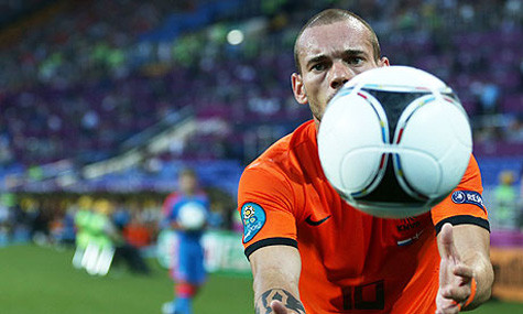 Sneijder và trái bóng Tango 12. Sneijder và trái bóng Tango 12.