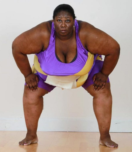 Sumo đã giúp cô thay đổi cuộc sống của chính mình. Sumo đã giúp cô thay đổi cuộc sống của chính mình.