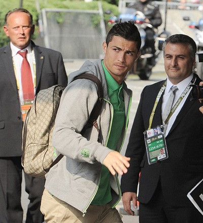 Ronaldo bị CĐV Tây Ban Nha sỉ nhục. Ronaldo bị CĐV Tây Ban Nha sỉ nhục.