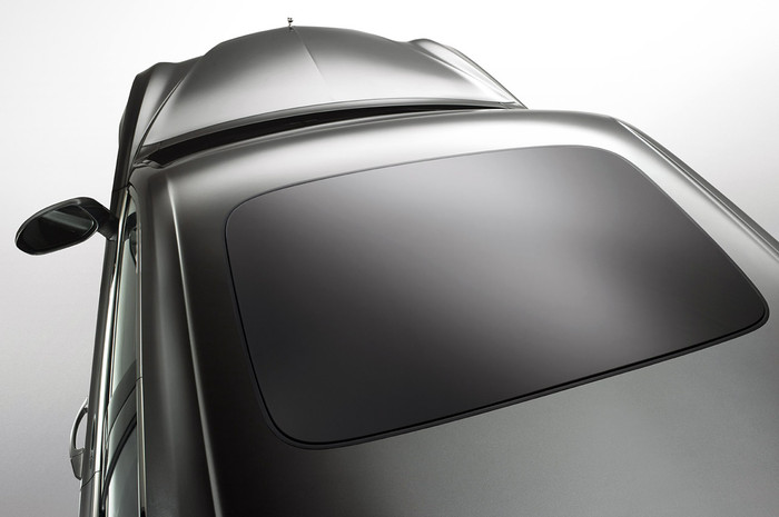 Thiết kế bên ngoài của 2013 Mulsanne Mulliner Driving Specification không có nhiều thay đổi so với bản tiêu chuẩn, vẫn mang phong cách tinh tế và sang trọng vốn có của những chiếc xe đến từ Anh. Ngoại thất xe nổi bật với bộ vành hợp kim nhôm kích cỡ 21” được sơn và đánh bóng rất bắt mắt.