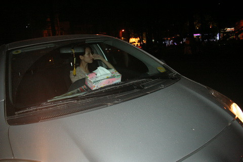 Thái Hà dùng xe Toyota Yaris. Thái Hà dùng xe Toyota Yaris.